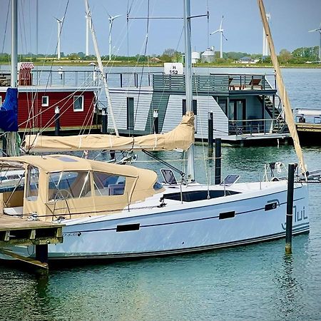 Готель Hausboot Segelyacht Nui Burgtiefe auf Fehmarn Екстер'єр фото