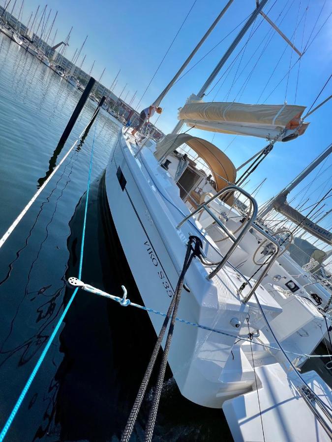 Готель Hausboot Segelyacht Nui Burgtiefe auf Fehmarn Екстер'єр фото