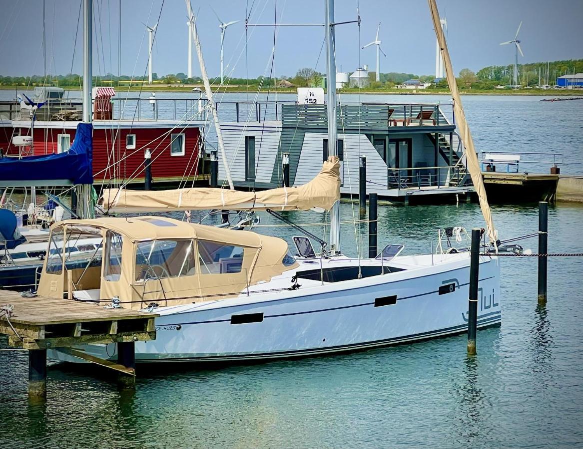 Готель Hausboot Segelyacht Nui Burgtiefe auf Fehmarn Екстер'єр фото